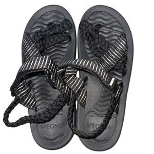 Megnya Womens Size 8 Black Comfortable Flat‎ Hiking Walking Sandals New No Box